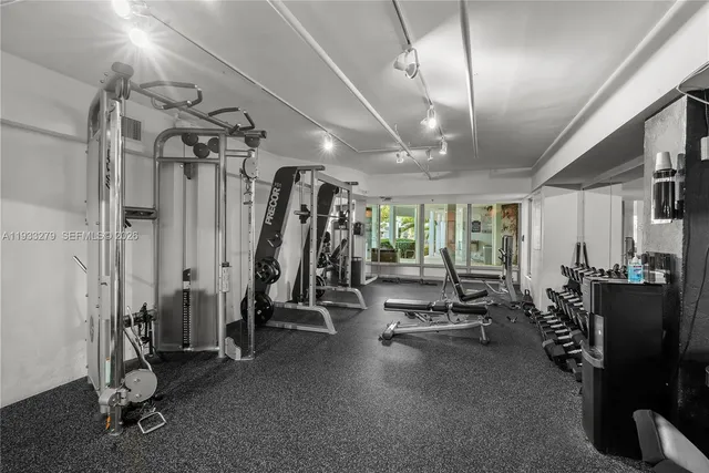 $8,500 | 5055 Collins Avenue, Unit 11C, Miami Beach, FL 33140