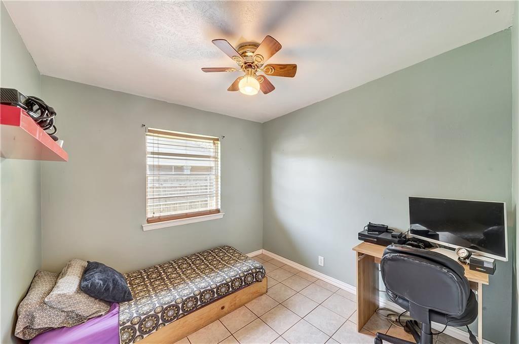 712 Ridgecrest Drive Lewisville, TX 75067 - Photo 9 of 12 a workspace with a couch and a window