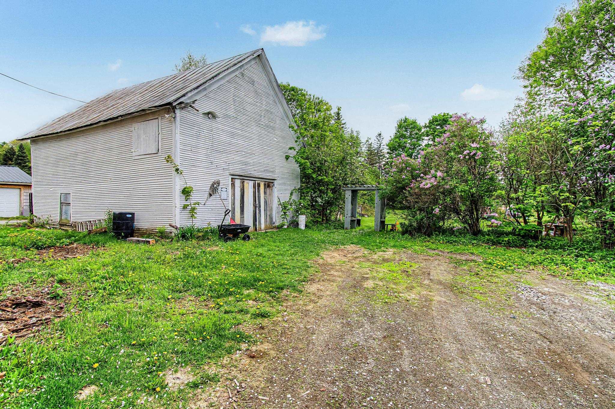 498 Montgomery Road Berkshire, VT 05447 - Photo 4 of 54