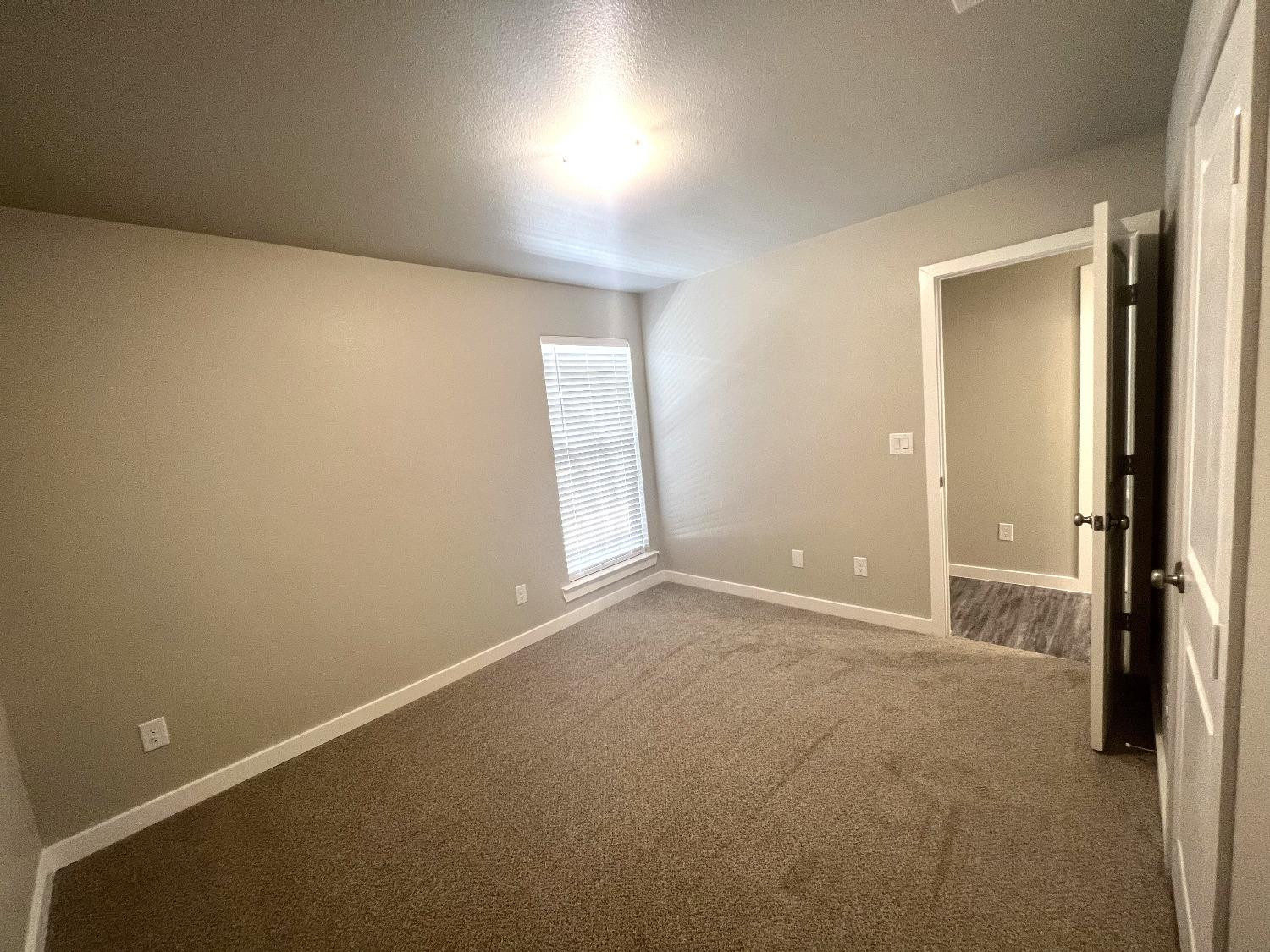 13705 Avenue Q Lubbock, TX 79423 - Photo 10 of 13 en empty room with windows and closet