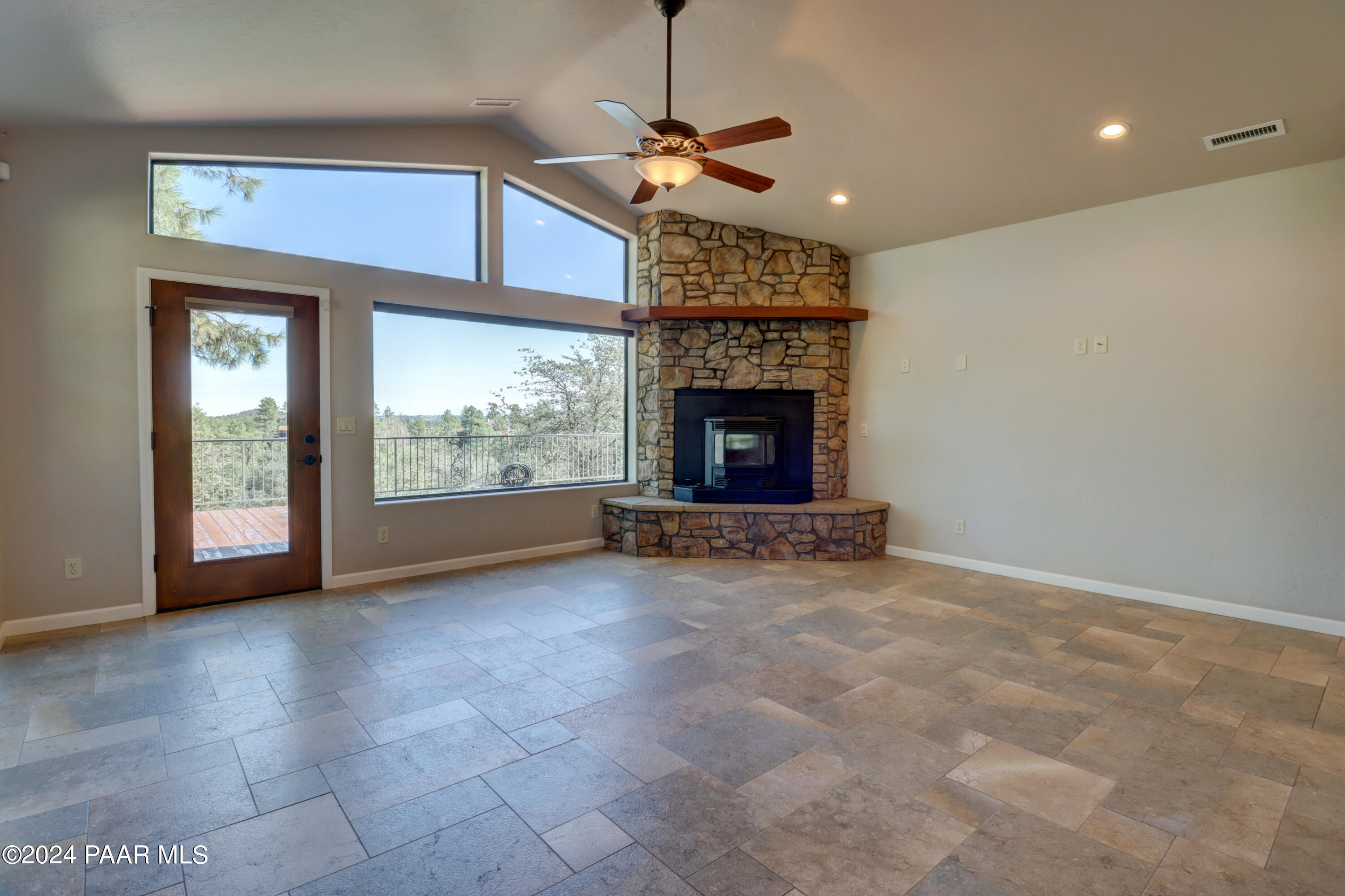 1775 South Sunnyside Road Prescott, AZ 86303 - Photo 13 of 46 Living Room
