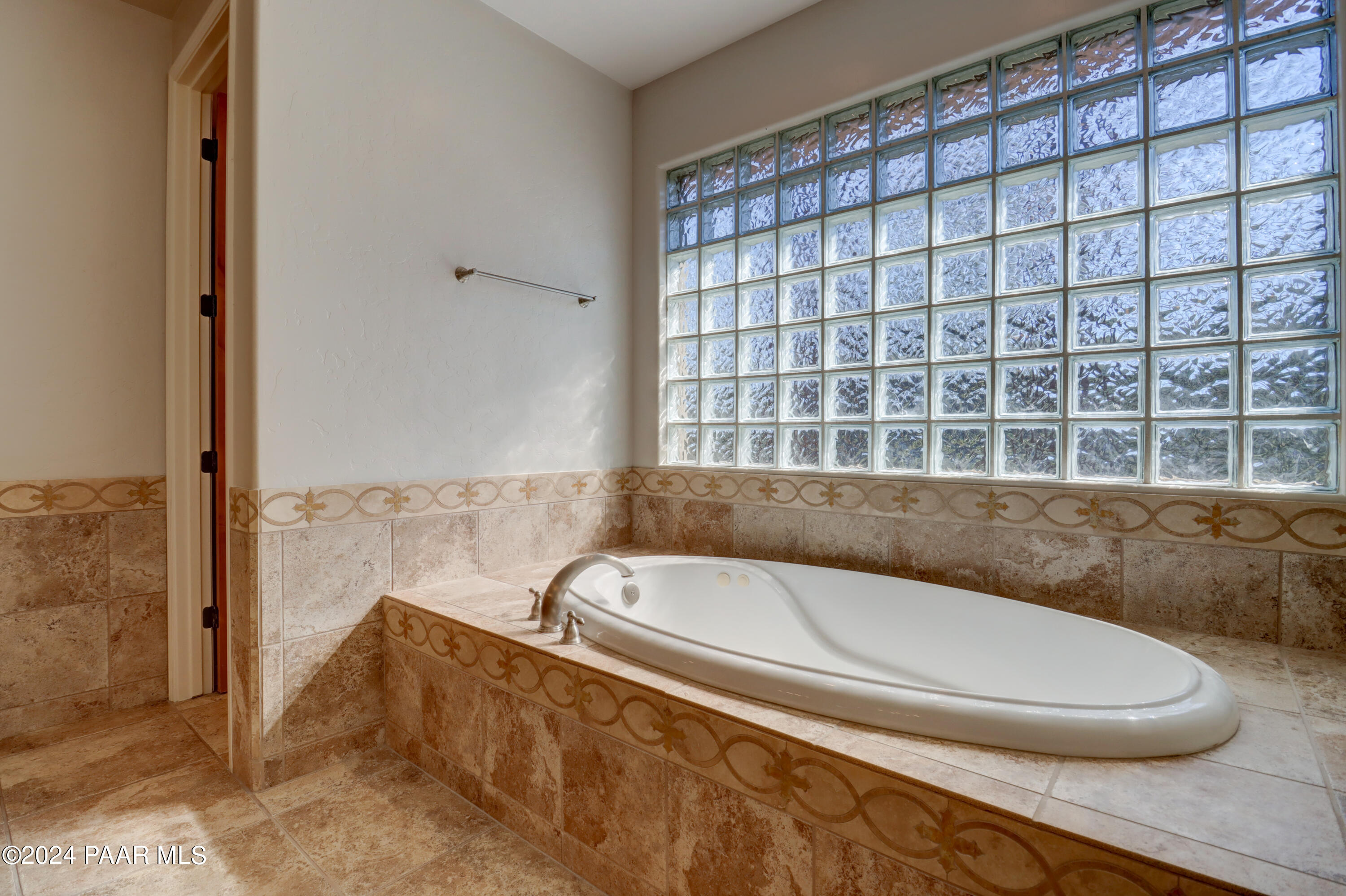 1775 South Sunnyside Road Prescott, AZ 86303 - Photo 17 of 46 Soaking Tub