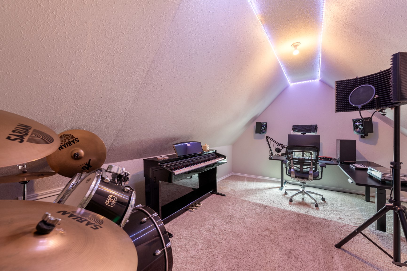 664 Ranchers Club Lane Driftwood, TX 78619 - Photo 21 of 40 a room with gym equipment