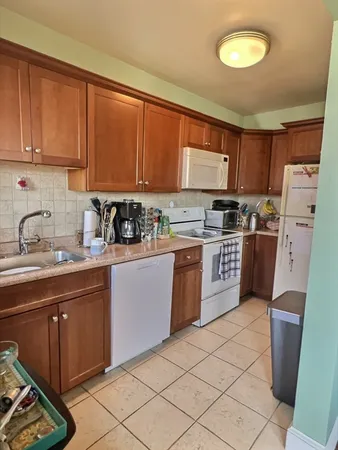$2,900 | 25 Garrison Road, Unit 1R, Brookline, MA 02445