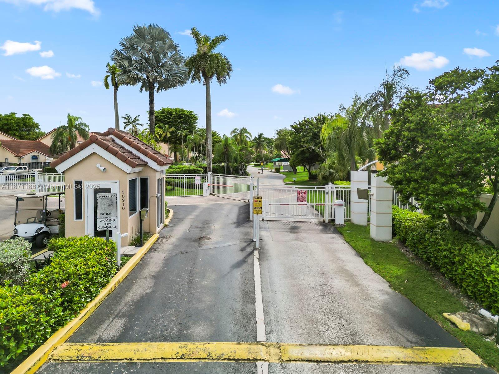 15293 Southwest 111th Street Miami, FL 33196 - Photo 8 of 32