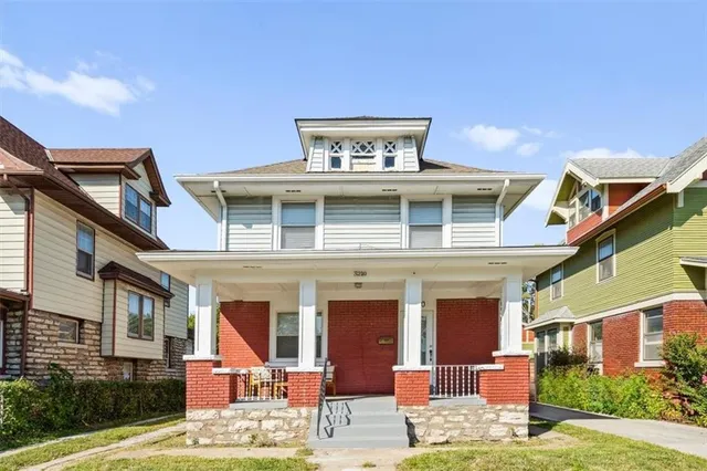 $285,000 | 3210 Summit Street, Kansas City, MO 64111