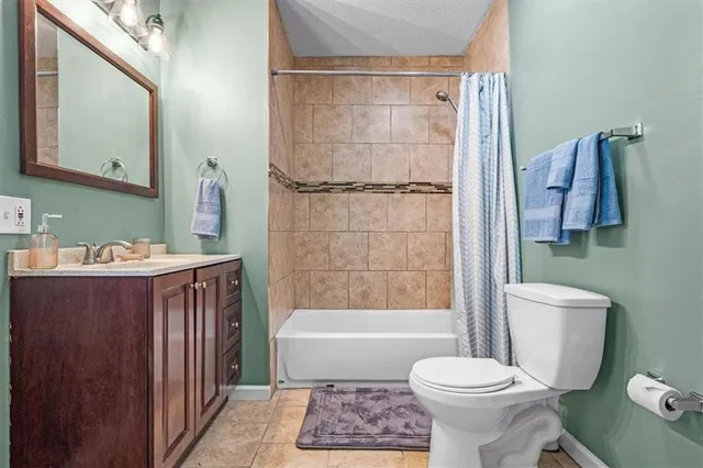 $285,000 | 3210 Summit Street, Kansas City, MO 64111