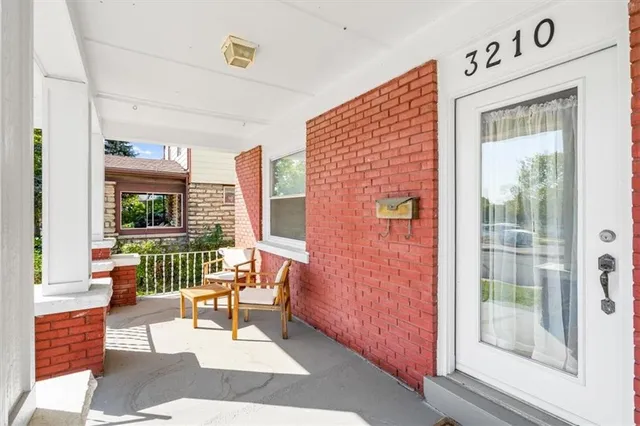 $285,000 | 3210 Summit Street, Kansas City, MO 64111