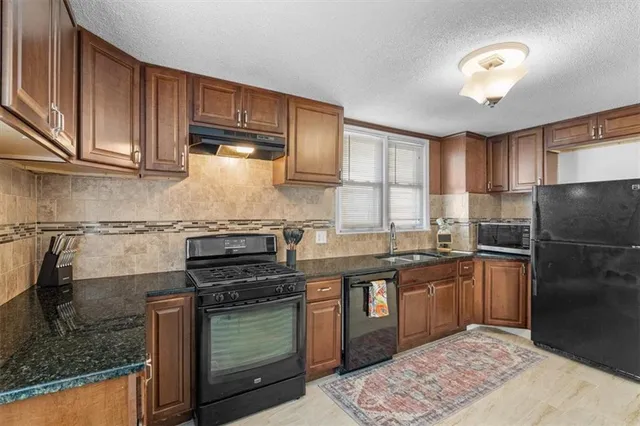 $285,000 | 3210 Summit Street, Kansas City, MO 64111