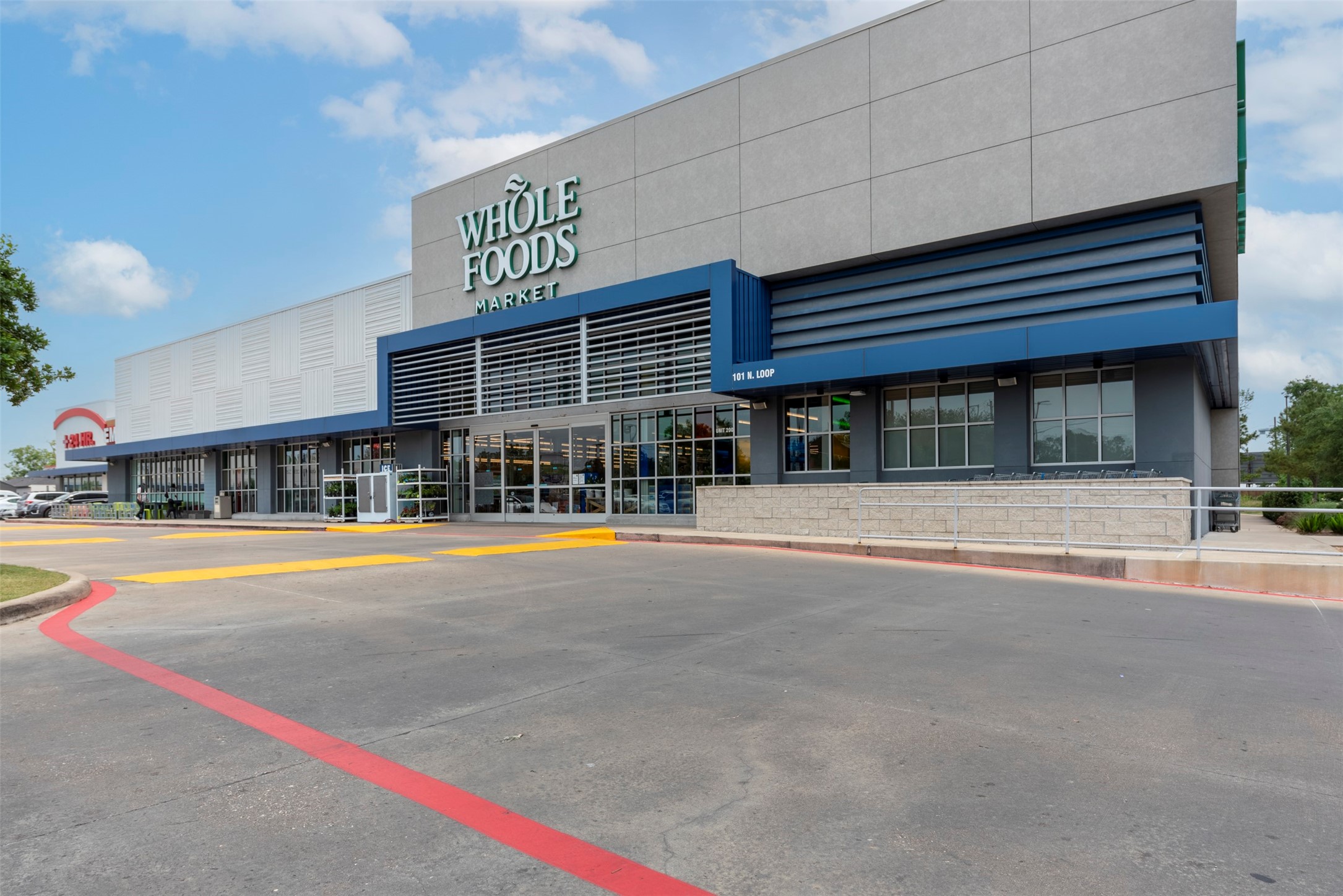 1209 Cabell Street Houston, TX 77022 - Photo 15 of 16 a view of a house with swimming pool