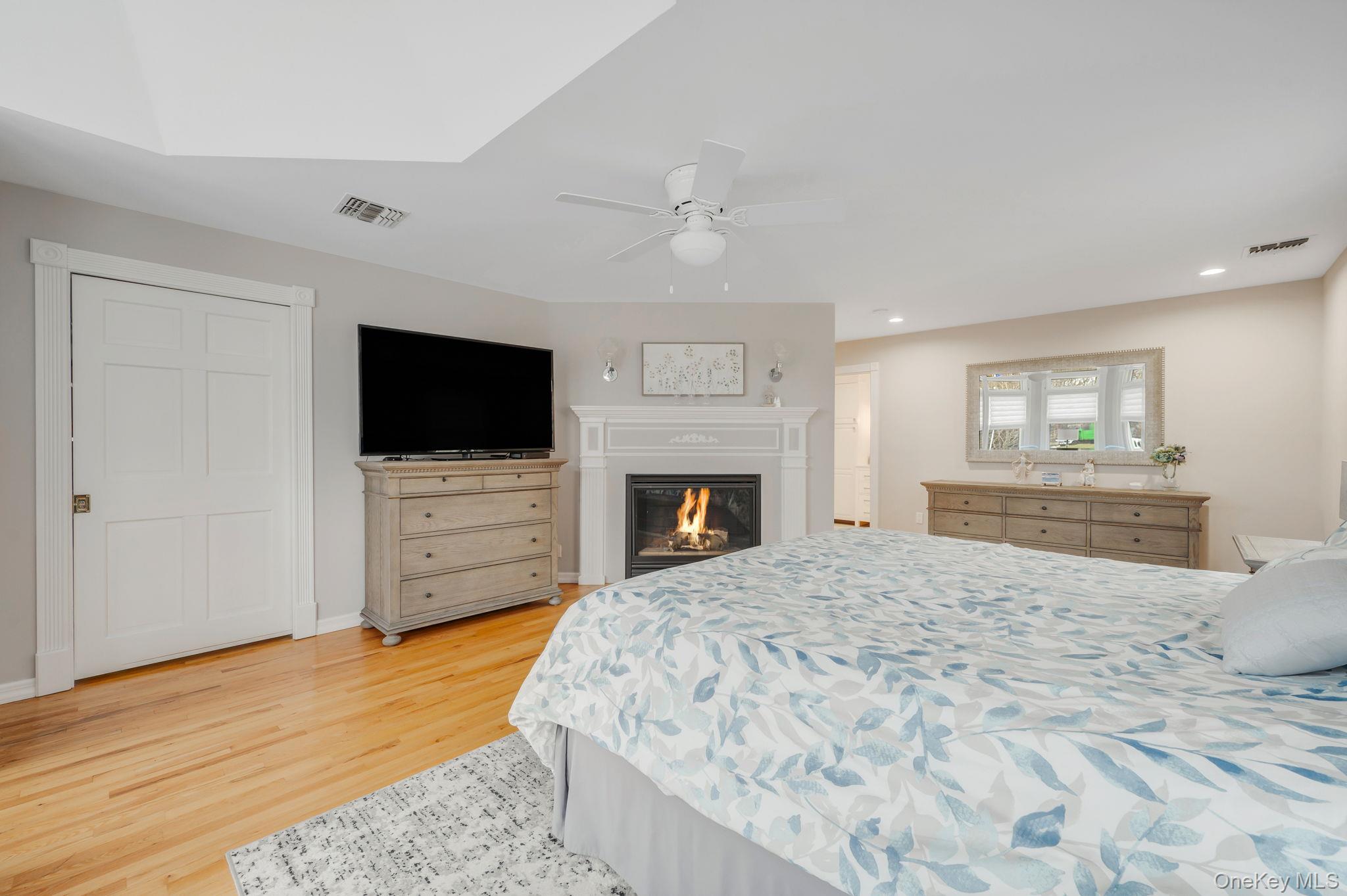 300 Private Road, Unit 8 Cutchogue, NY 11935 - Photo 38 of 47 a large bedroom with a bed and a flat screen tv