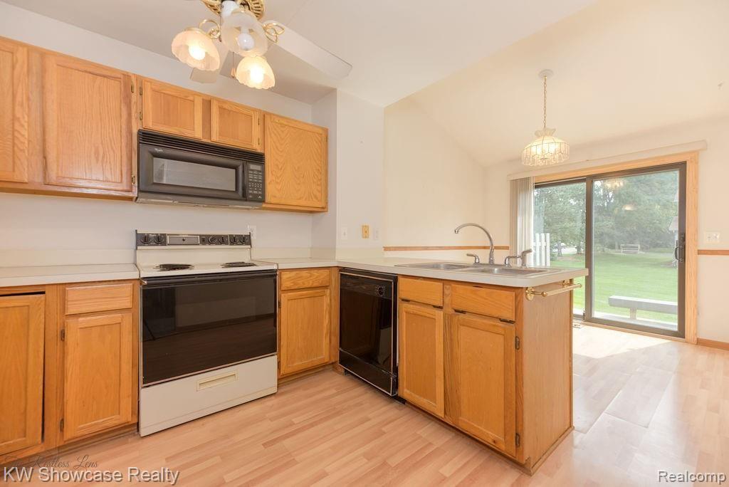 2575 South Commerce Road Wolverine Lake, MI 48390 - Photo 11 of 26