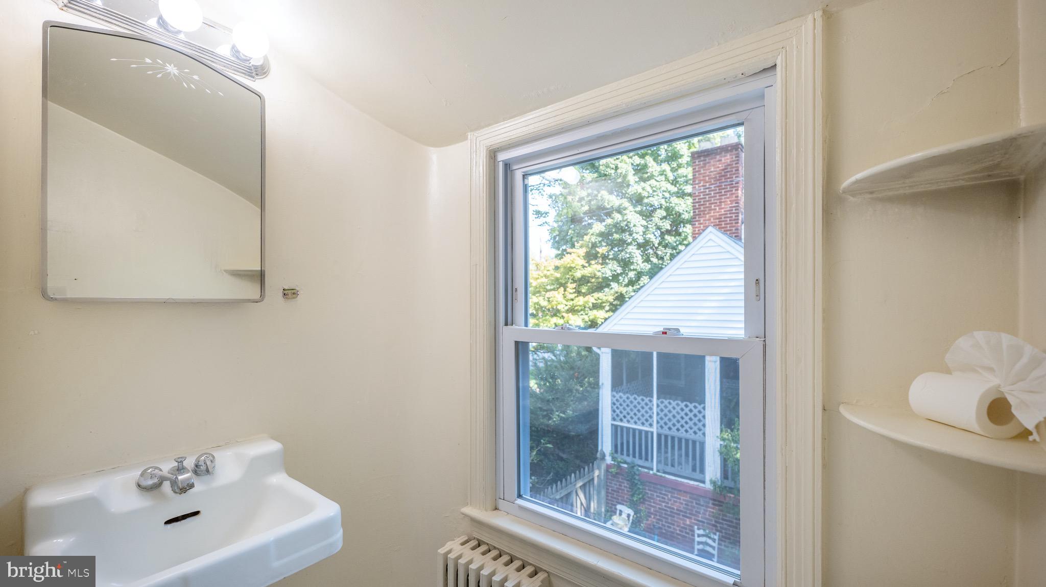 10015 Dallas Avenue Silver Spring, MD 20901 - Photo 17 of 30 Full Baht