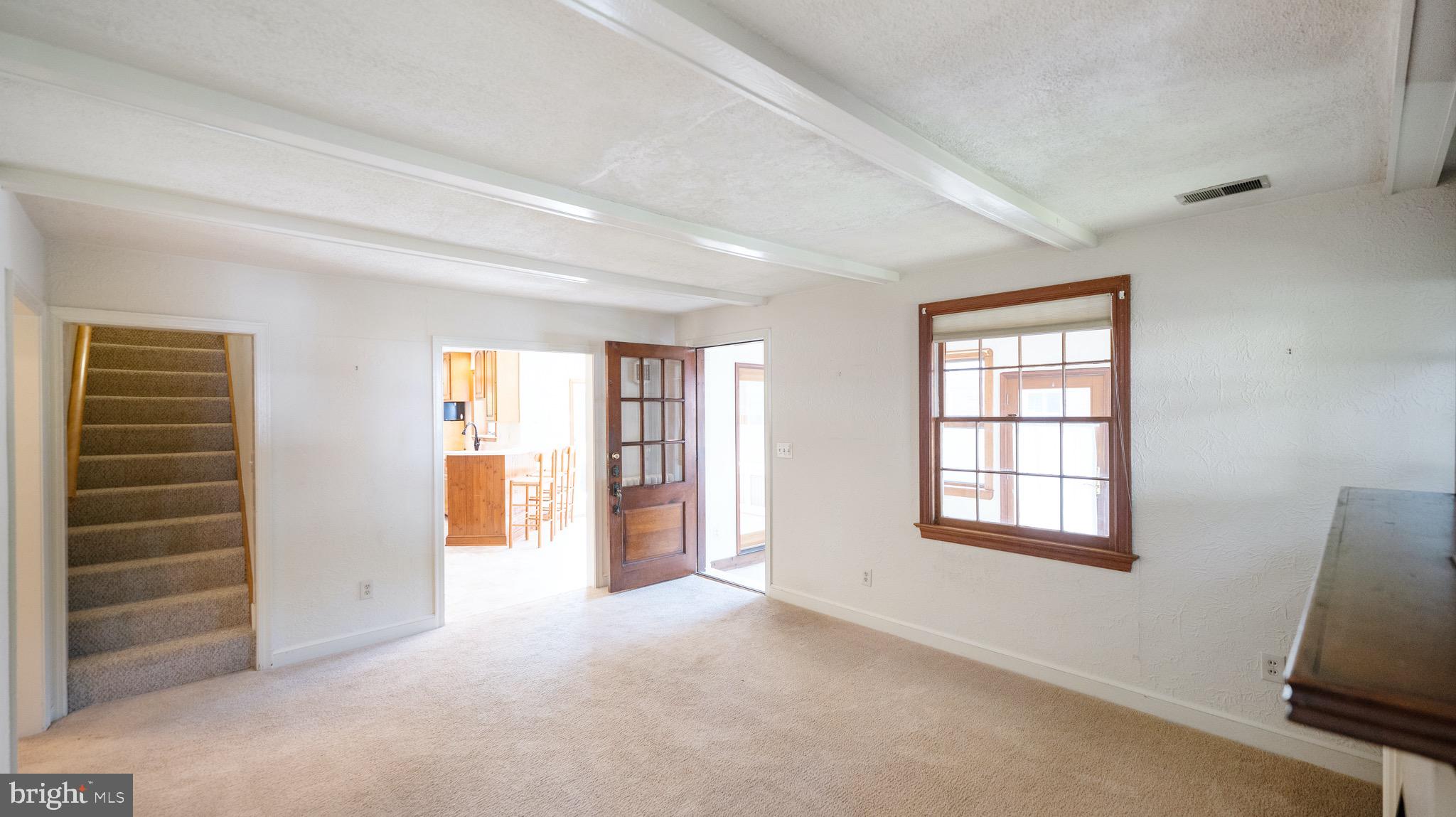 10015 Dallas Avenue Silver Spring, MD 20901 - Photo 6 of 30 Living room
