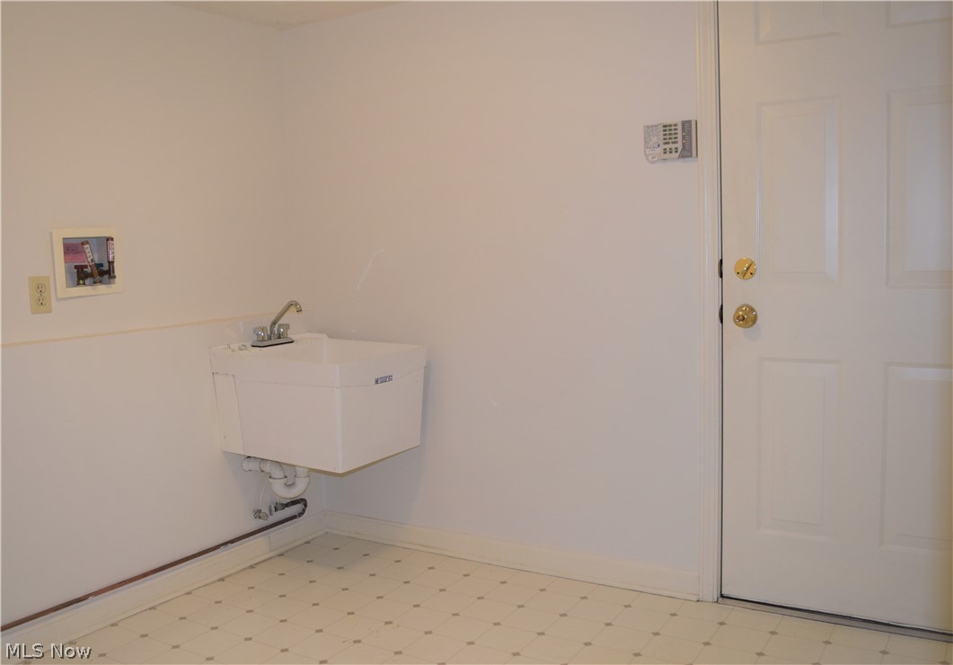 4426 Sexton Road Cleveland, OH 44105 - Photo 18 of 29
