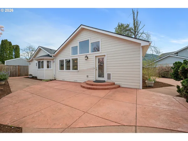 $605,000 | 468 72nd Street, Springfield, OR 97478