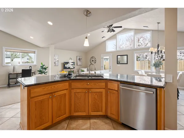 $605,000 | 468 72nd Street, Springfield, OR 97478