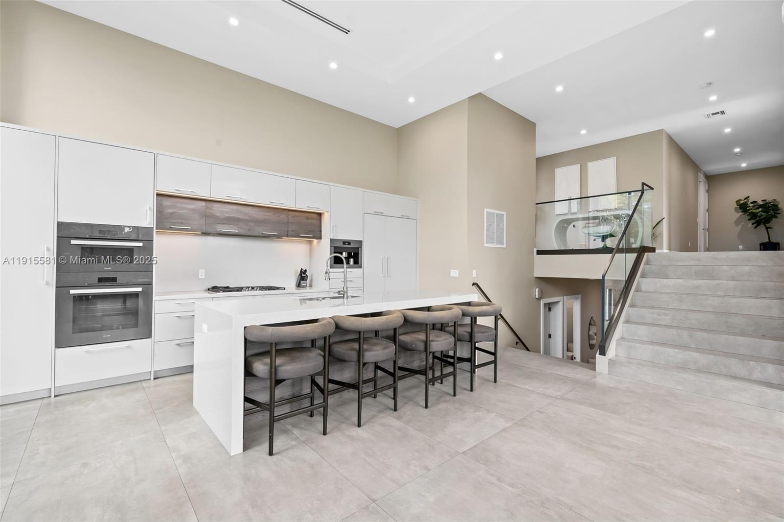 624 North Victoria Park Road Fort Lauderdale, FL 33304 - Photo 16 of 47