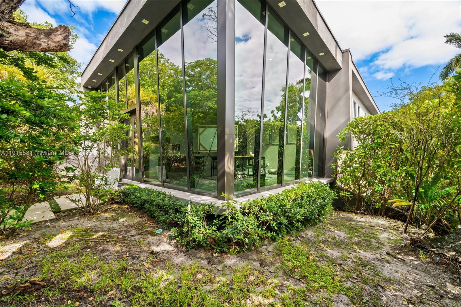 624 North Victoria Park Road Fort Lauderdale, FL 33304 - Photo 8 of 47