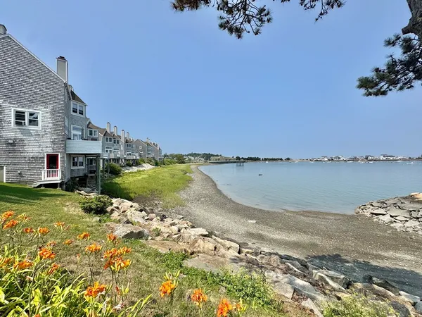 $3,900 | 12 Marina Drive, Unit 12 STUDIO, Hull, MA 02045
