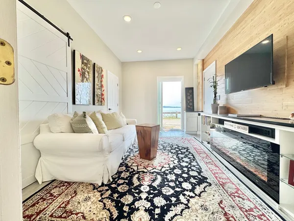 $3,900 | 12 Marina Drive, Unit 12 STUDIO, Hull, MA 02045