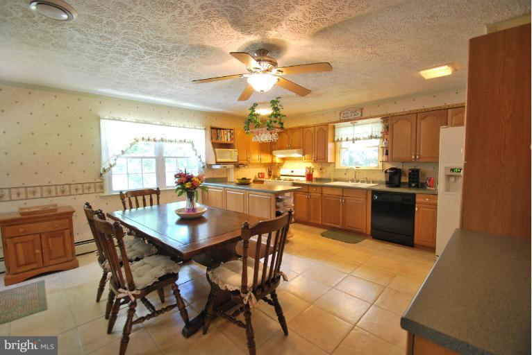 1 Roe Lane Arnold, MD 21012 - Photo 1 of 17 Kitchen