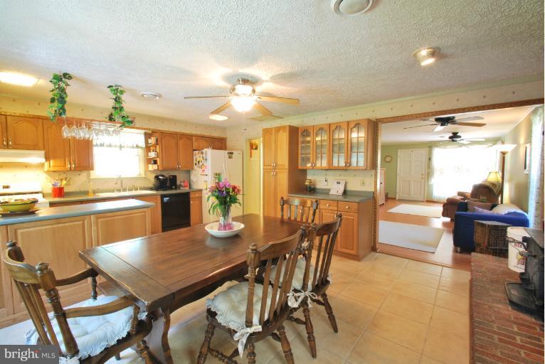 1 Roe Lane Arnold, MD 21012 - Photo 15 of 17 Kitchen