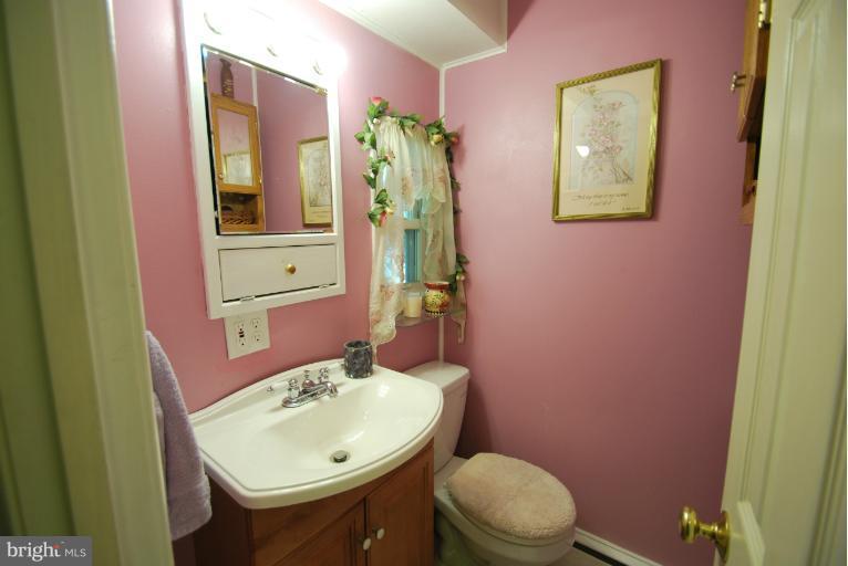 1 Roe Lane Arnold, MD 21012 - Photo 3 of 17 half bath