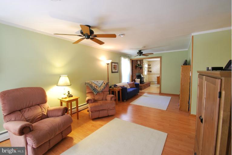 1 Roe Lane Arnold, MD 21012 - Photo 4 of 17 Family Room