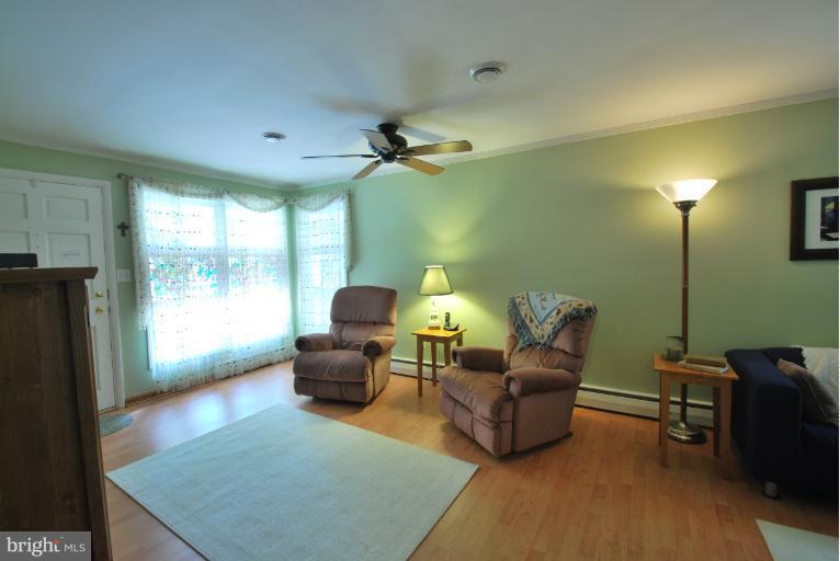 1 Roe Lane Arnold, MD 21012 - Photo 6 of 17 Living Room