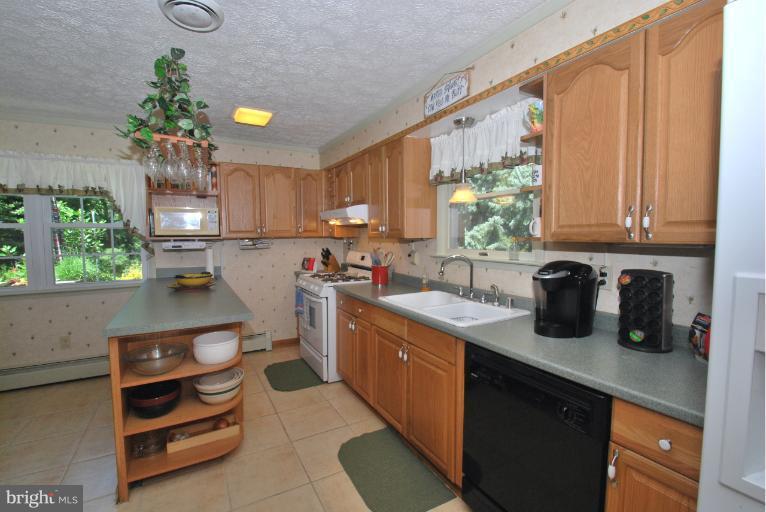 1 Roe Lane Arnold, MD 21012 - Photo 7 of 17 Kitchen