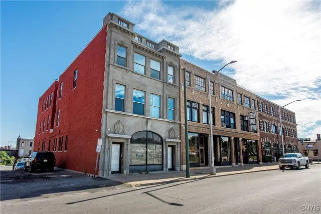 $2,000 | 221 Elizabeth Street, Unit 2, Utica, NY 13501