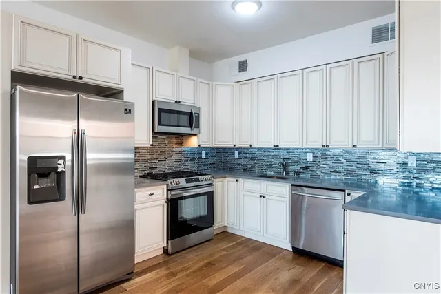 $2,000 | 221 Elizabeth Street, Unit 2, Utica, NY 13501