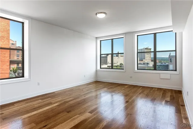 $2,000 | 221 Elizabeth Street, Unit 2, Utica, NY 13501