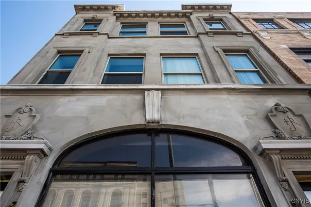 $2,000 | 221 Elizabeth Street, Unit 2, Utica, NY 13501