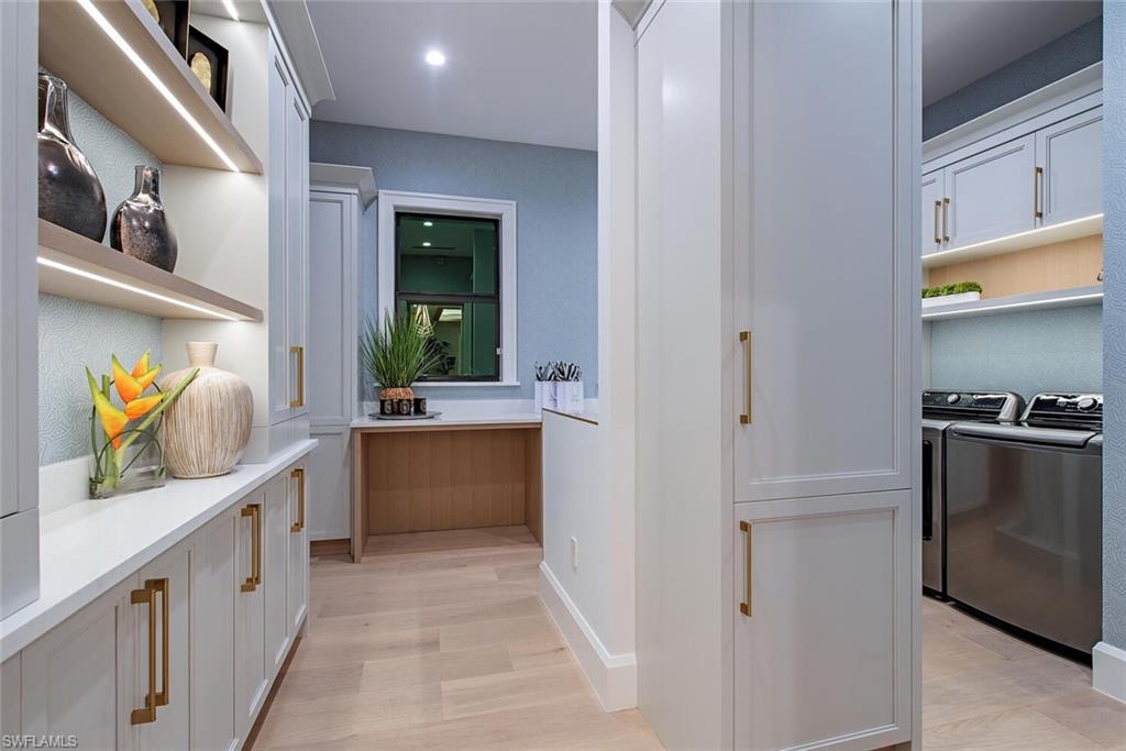 655 Parkview Lane Naples, FL 34103 - Photo 18 of 37 a bathroom with a double vanity sink a mirror and a bathtub