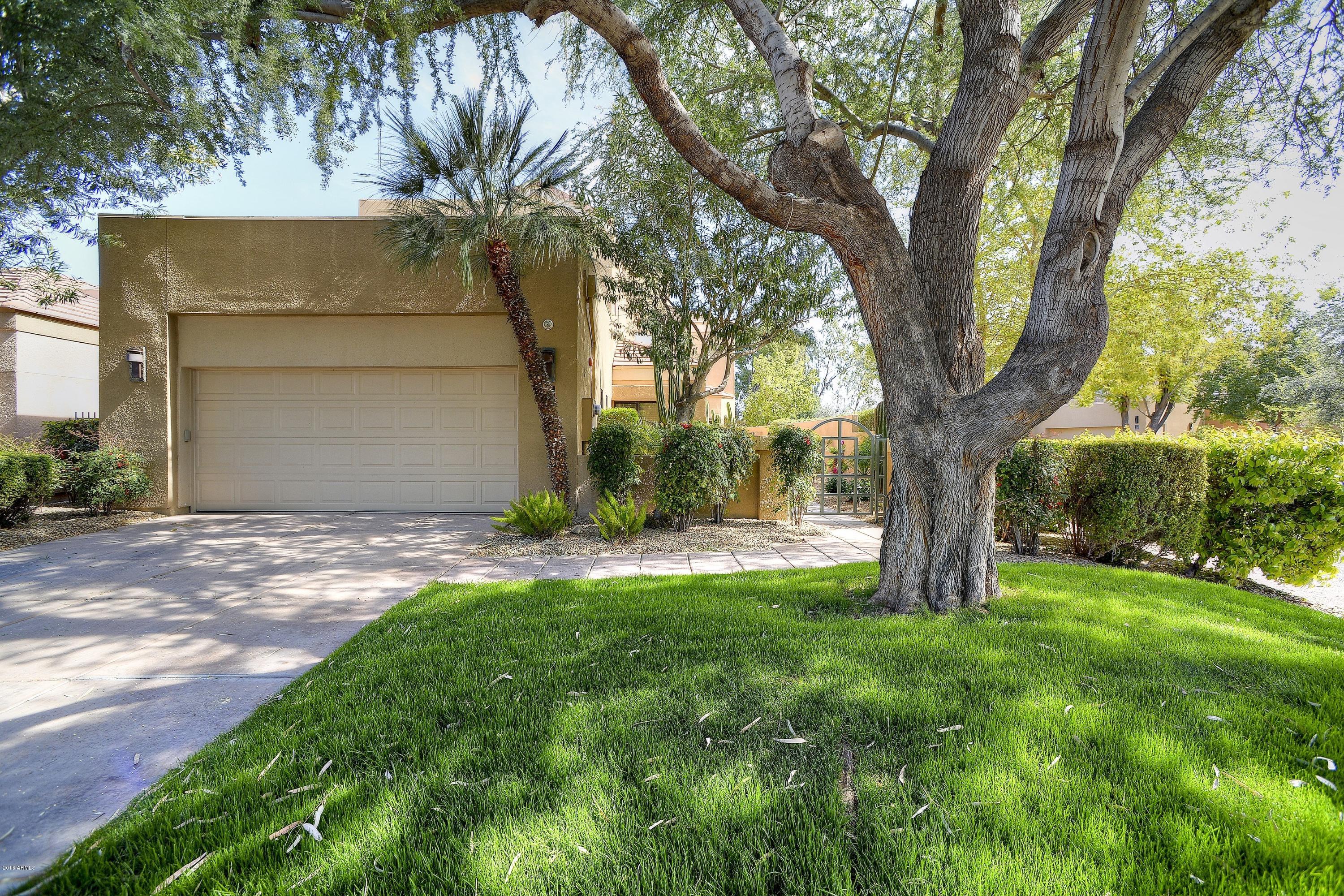 7740 East Gainey Ranch Road, Unit 58 Scottsdale, AZ 85258 - Photo 21 of 27 a backyard of a house with lots of green space