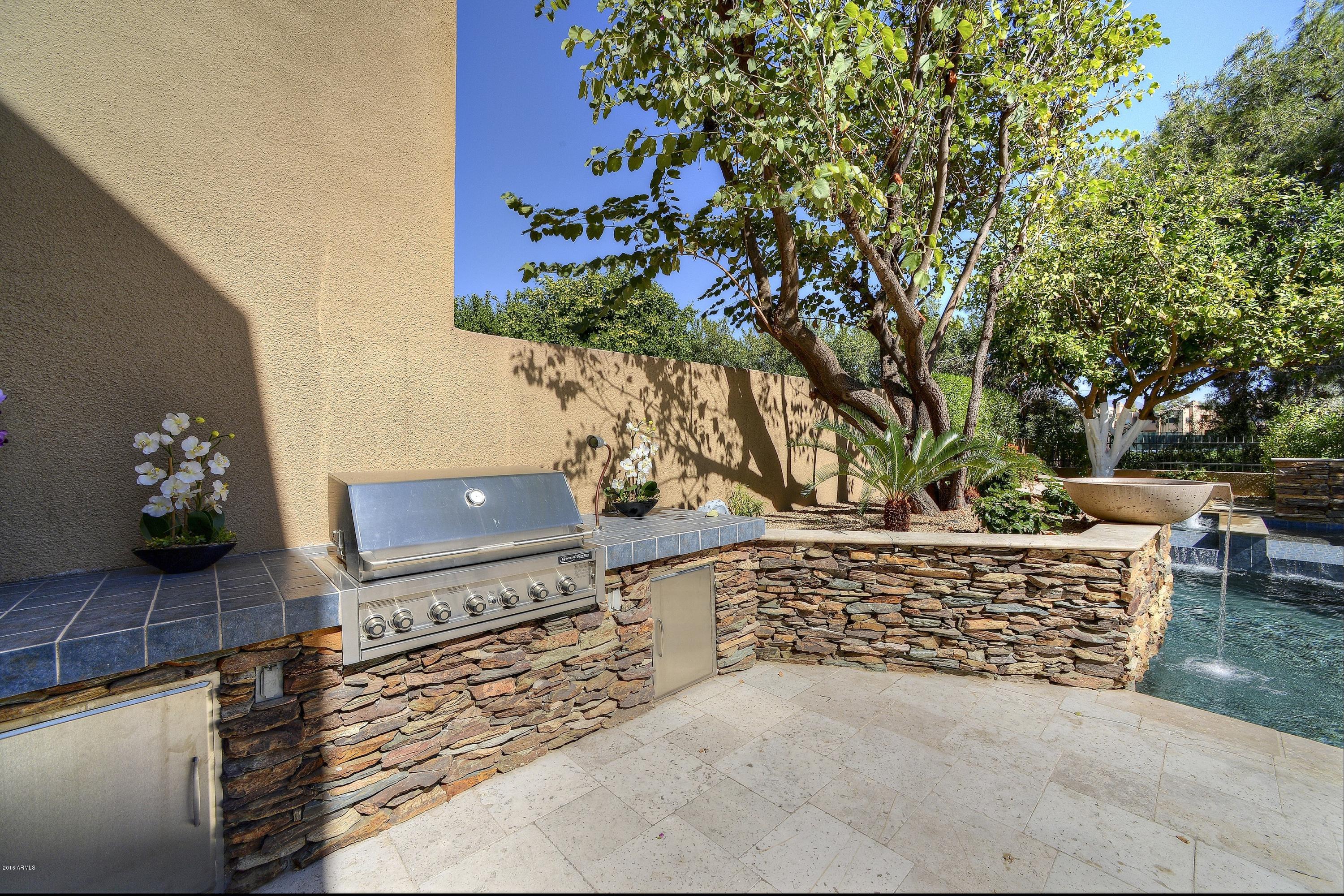 7740 East Gainey Ranch Road, Unit 58 Scottsdale, AZ 85258 - Photo 25 of 27 a view of a chairs and table on the wooden floor