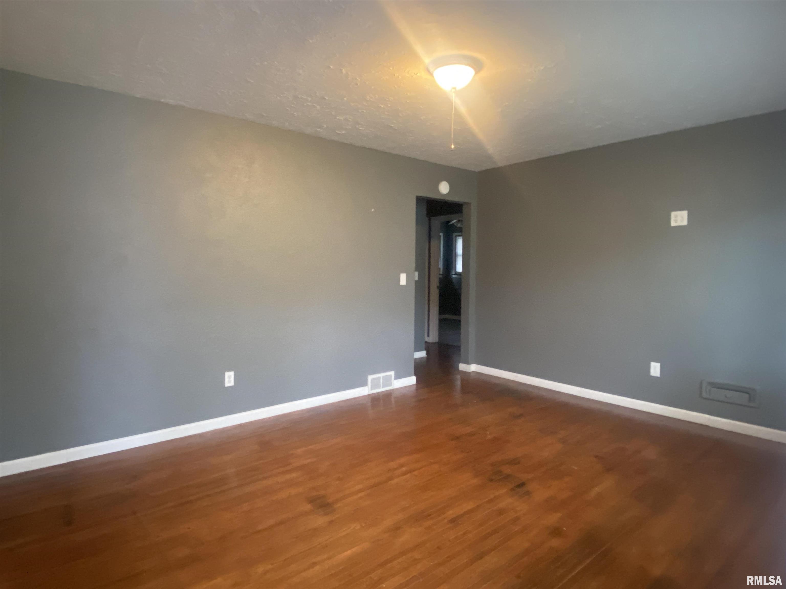 2240 North Sheridan Road Peoria, IL 61604 - Photo 2 of 33