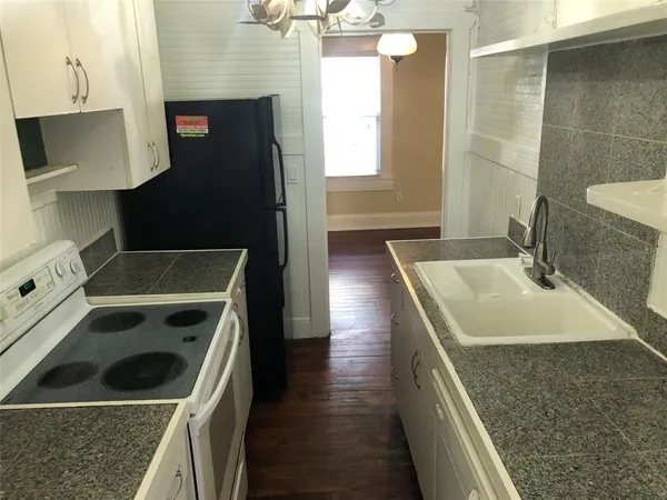 $1,950 | 310 West Genesee Street, Tampa, FL 33603