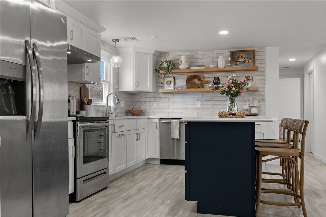 7 Congress Road Barrington, RI 02806 - Photo 11 of 44
