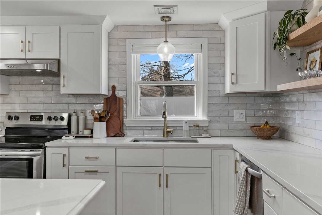 7 Congress Road Barrington, RI 02806 - Photo 12 of 44