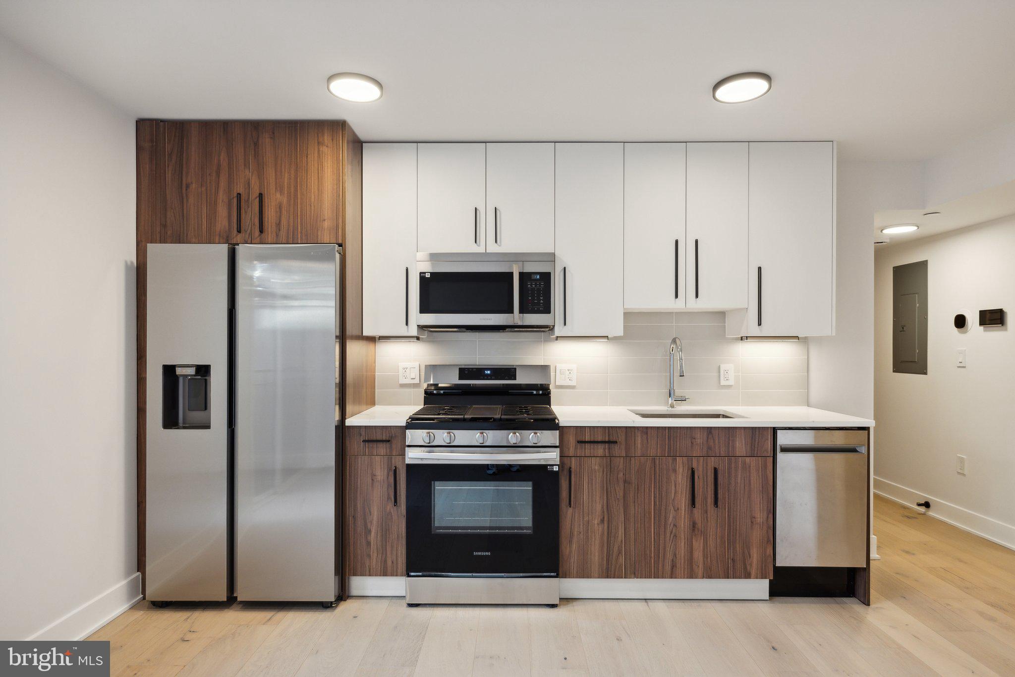 Kitchen with Gas Cooking
