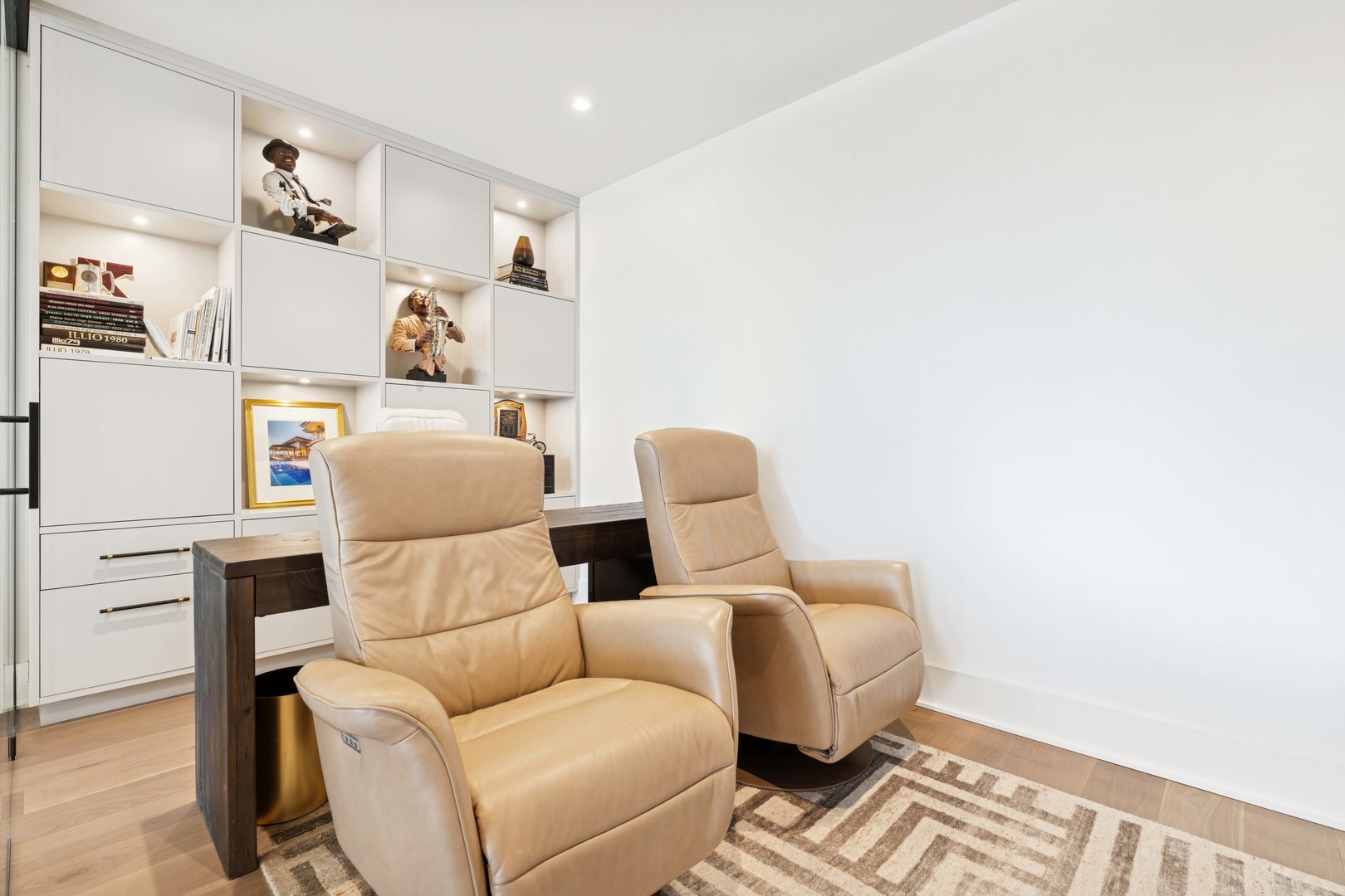 363 East Wacker Drive, Unit 2606 Chicago, IL 60601 - Photo 25 of 68 a living room with furniture and a table