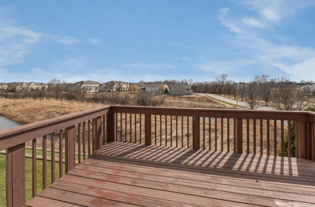 2305 Summerlin Drive Aurora, IL 60503 - Photo 18 of 22 a view of city and mountain from a balcony