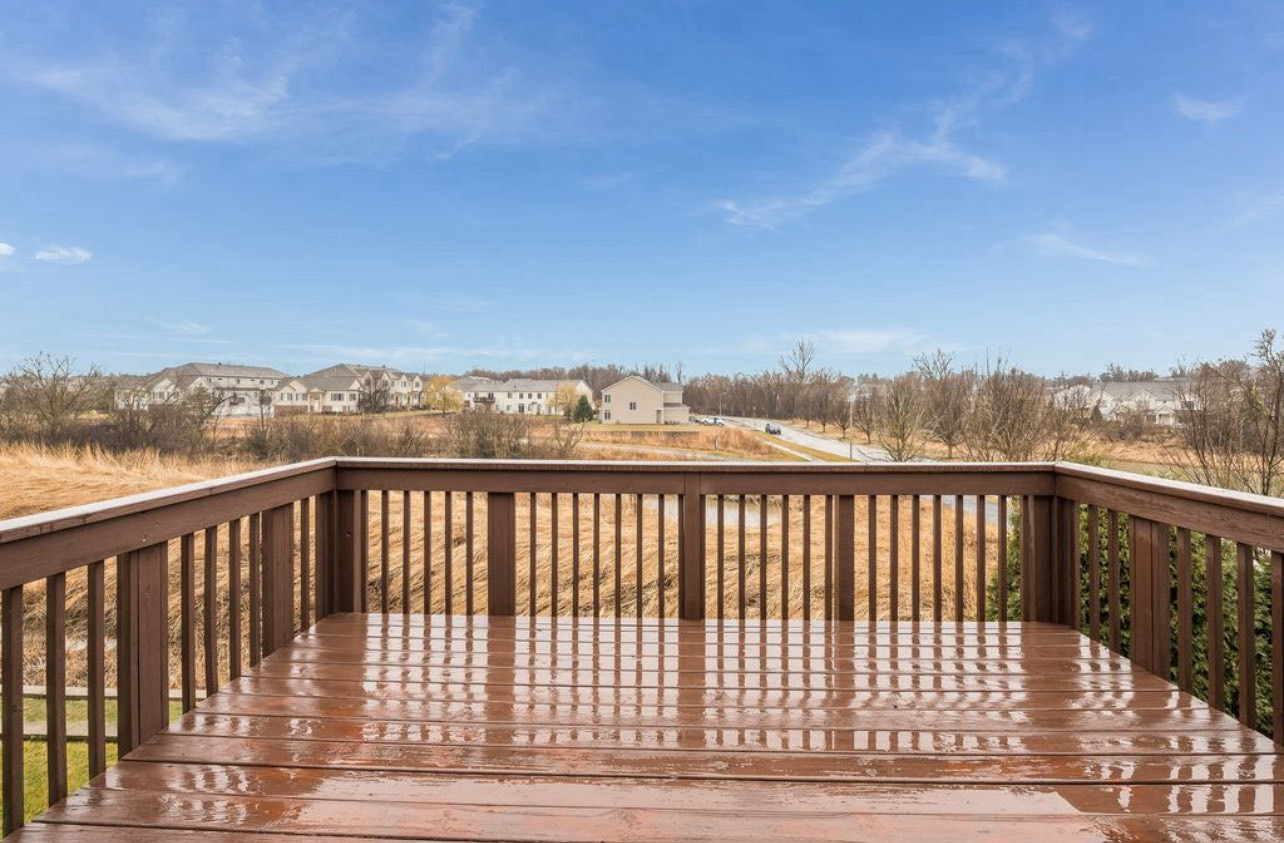 2305 Summerlin Drive Aurora, IL 60503 - Photo 19 of 22 a view of city from a roof deck