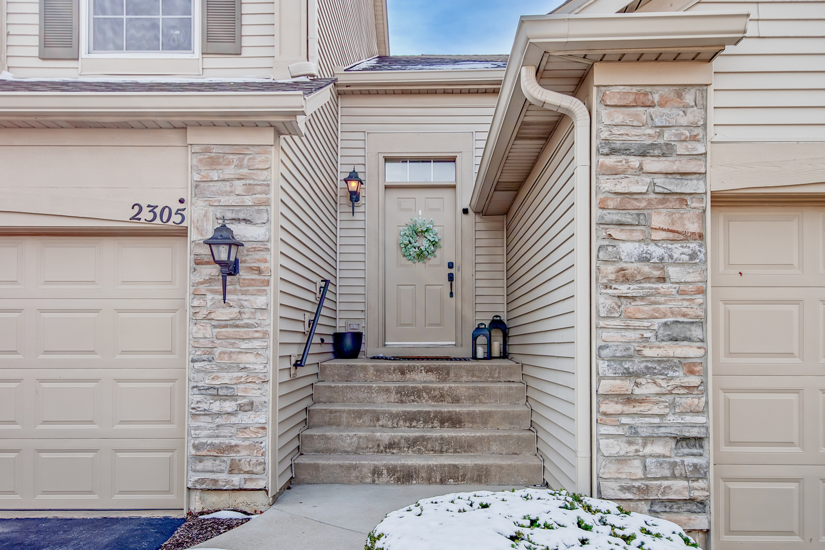 2305 Summerlin Drive Aurora, IL 60503 - Photo 2 of 22 a view of entryway