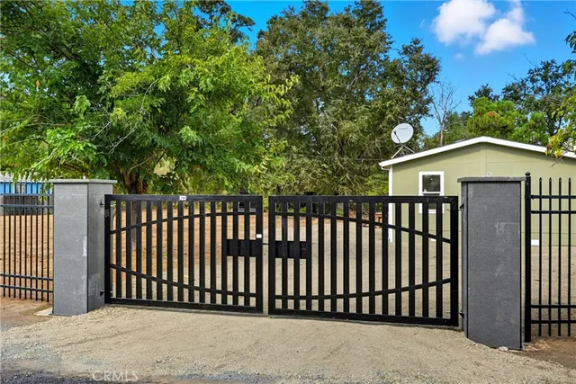 a view of a wooden fence