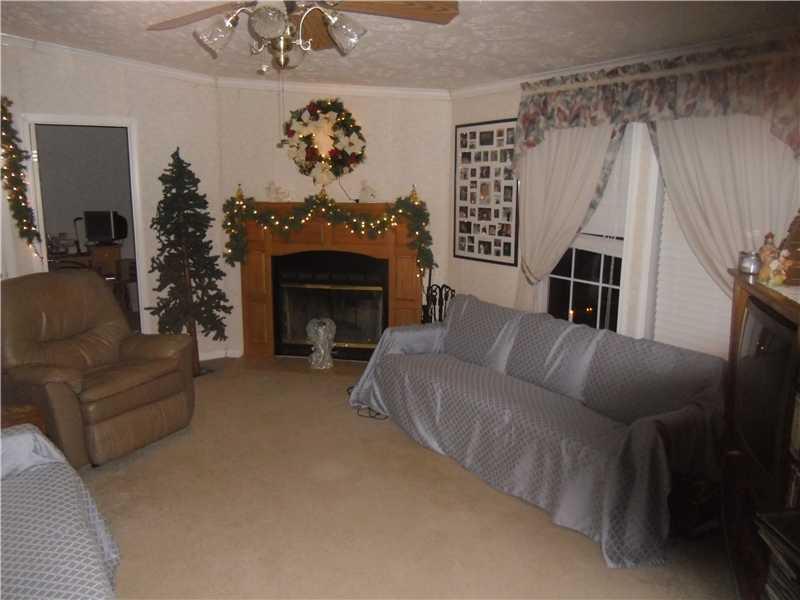 77 Dunham Road Claysville, PA 15323 - Photo 6 of 13 Family Room.