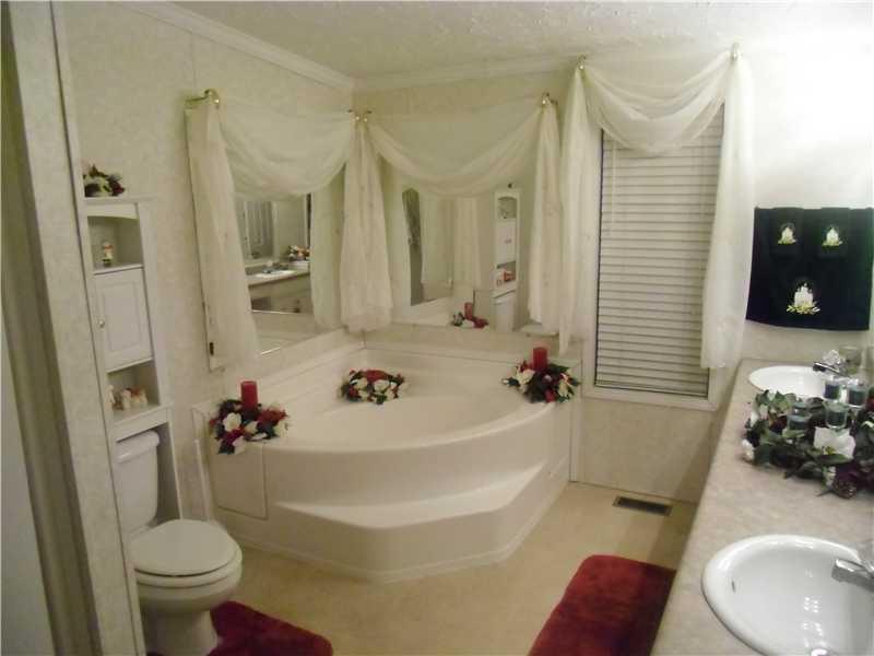 77 Dunham Road Claysville, PA 15323 - Photo 8 of 13 Master Bath/Spa.